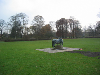 Hest der drikker af kumme